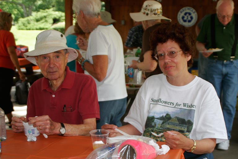 Picnic 2008 (Stan  Nancy)